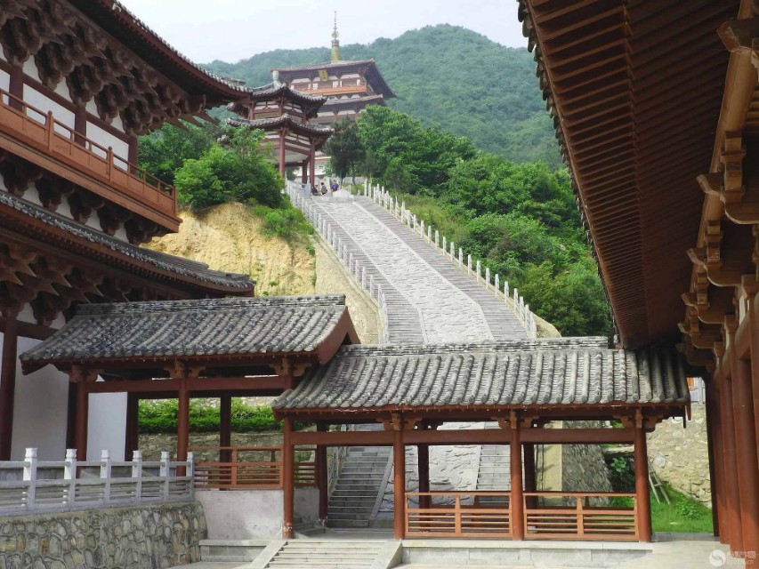 河南南阳有3所本科院校，其中一所在风景区，每年只招生50人