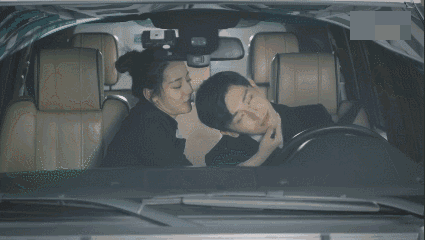 “7300万粉丝灰姑娘”迪丽热巴的“饭圈”专宠史