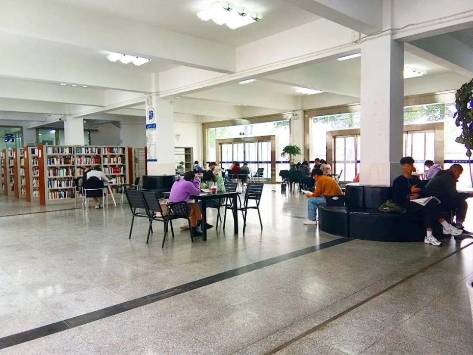 长江大学图书馆(多图直击)