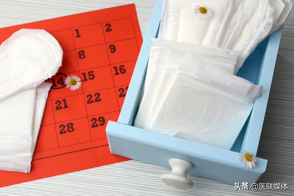 月经经常推迟，会诱发不孕？月经推迟的4点原因，姑娘们要清楚