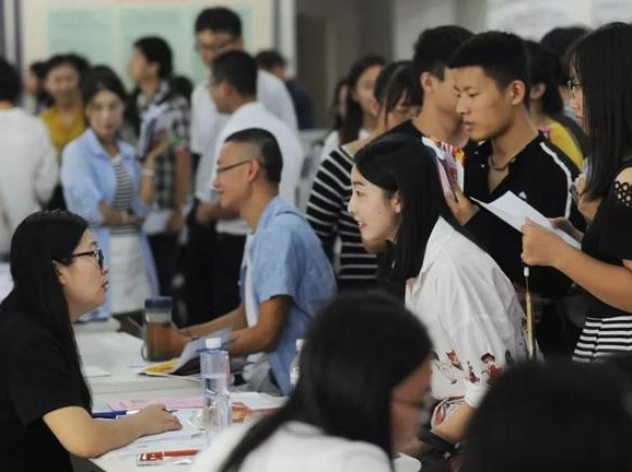 公办专科和民办本科的区别，很多人毕业才懂，选择影响未来发展