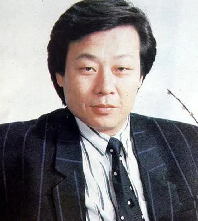 寇世勋照片(娶了2个老婆,楼上楼下相处和谐,67岁的寇世勋有何魅力?