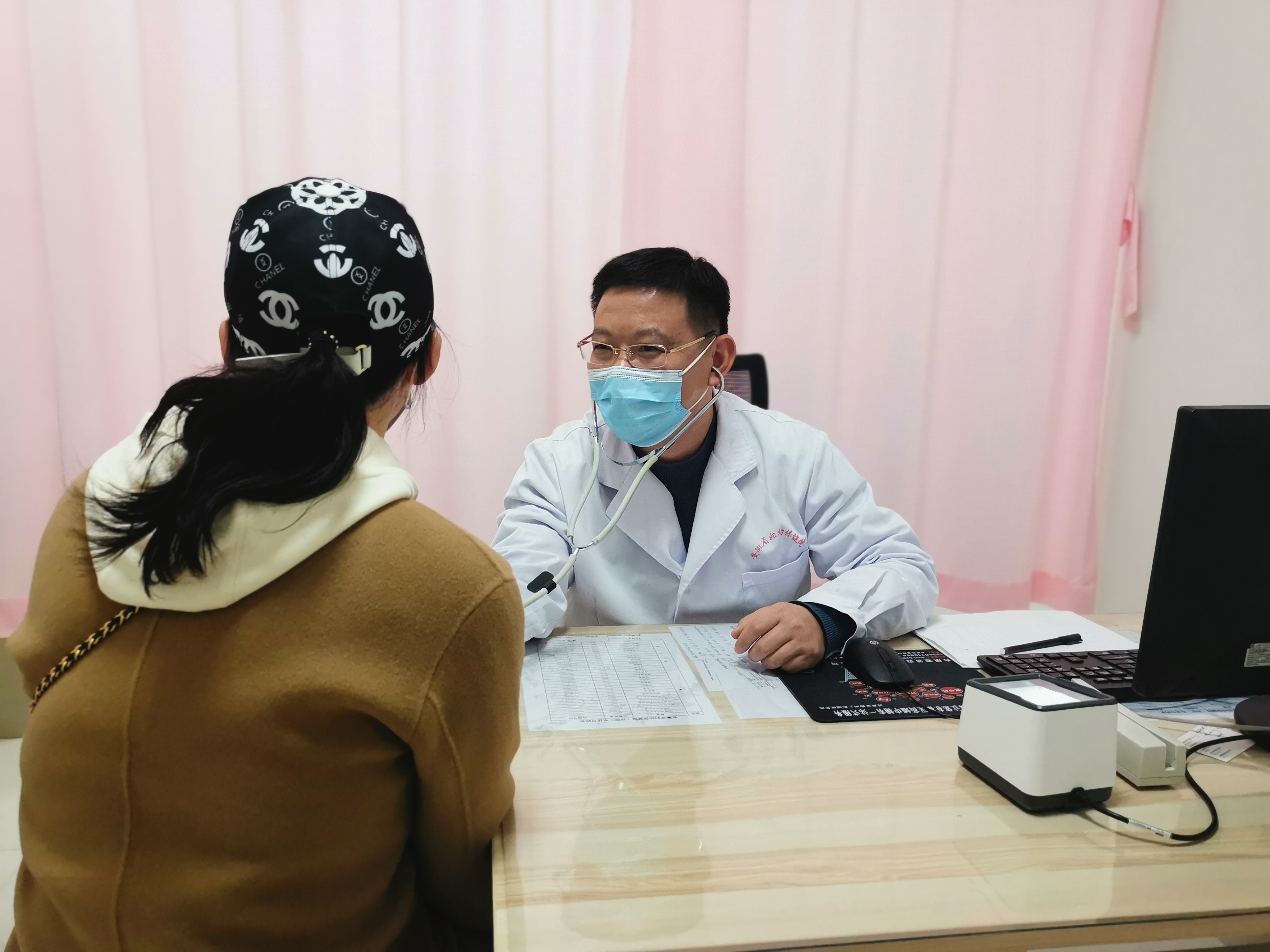 惊!怀孕后的“无理取闹”,竟是甲状腺在“惹是生非”专家提醒:孕妈出现这些症状需及时就诊