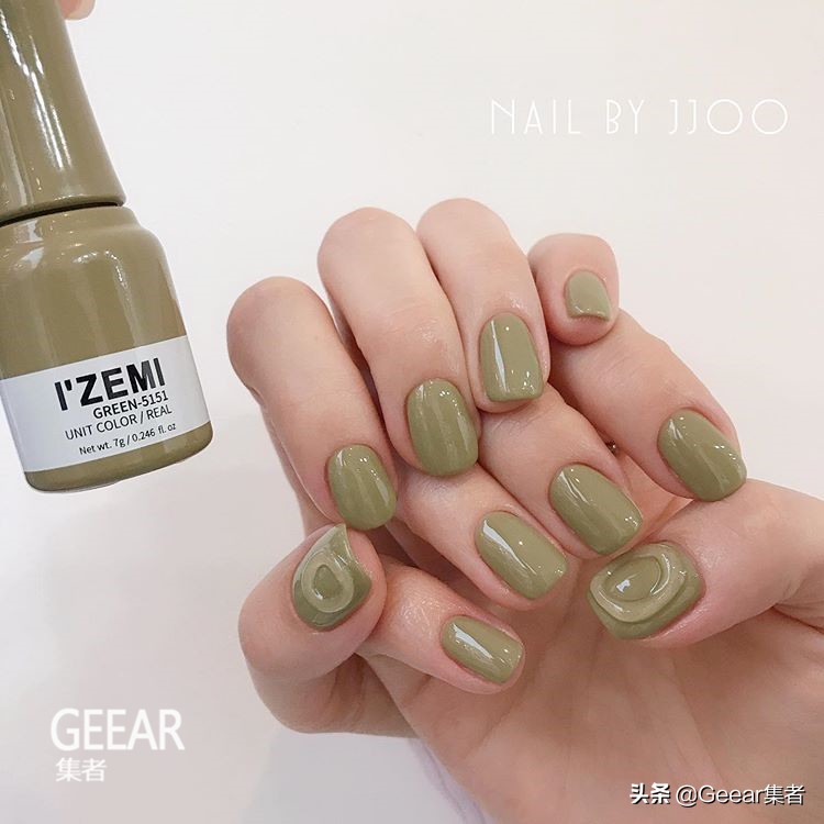 清新典雅之选！就跟韩国女生以橄榄绿色美甲迎接夏日吧