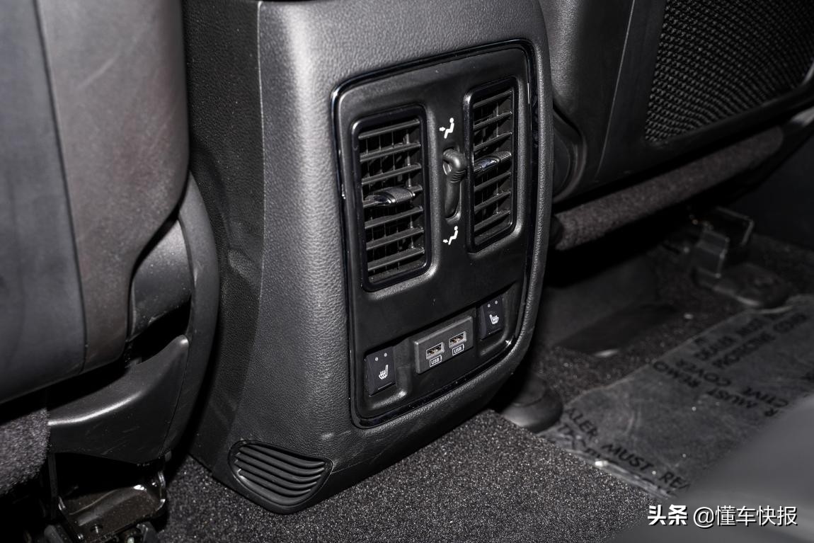 懂车探店：专业四驱搭配V6动力，40万即可入手进口Jeep大切诺基？