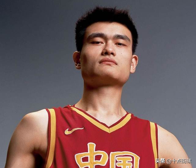 亚洲人为什么很难去nba打球(亚洲人想要进NBA有多难？姚明无可比拟，日本球员如今成最大期待)