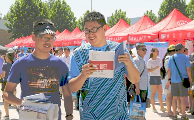 谁说大学课多，一个星期才2节课，网友一点不羡慕觉得学费白交了