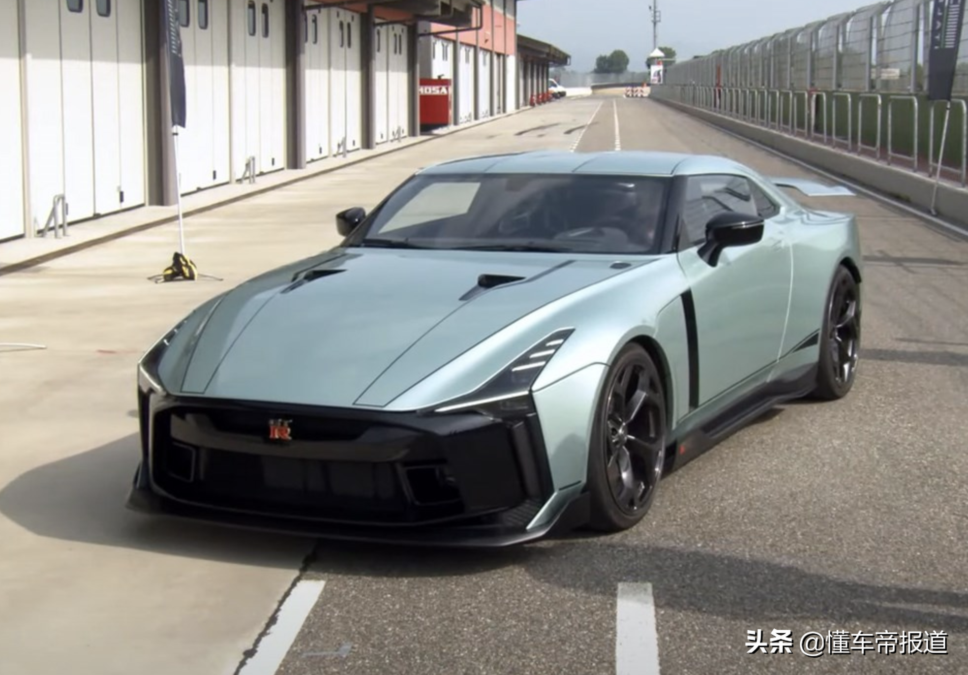 新车 </p><p>　　 约人民币64万起售，日产新款GT-R实车发布，保时捷911劲敌