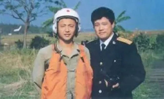 王伟牺牲20年，妻子仍在等他返航，儿子今成海军军官，已服役4年