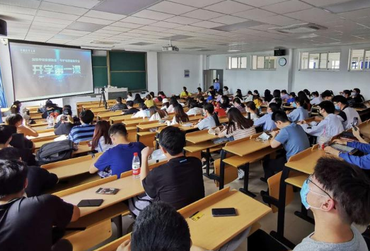 小小“期末考试”，能给大学生逼到哪种程度？每天都是及线挑战