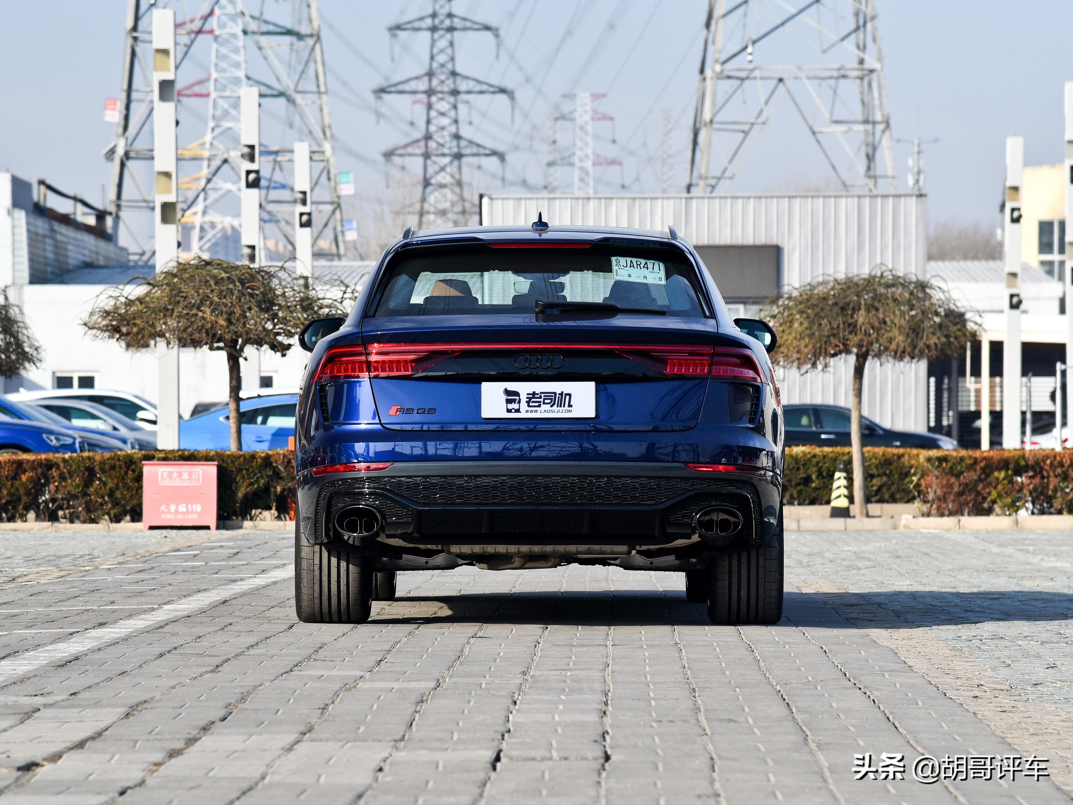 进口的V8大排量SUV，价格将近200万，实拍奥迪RS Q8