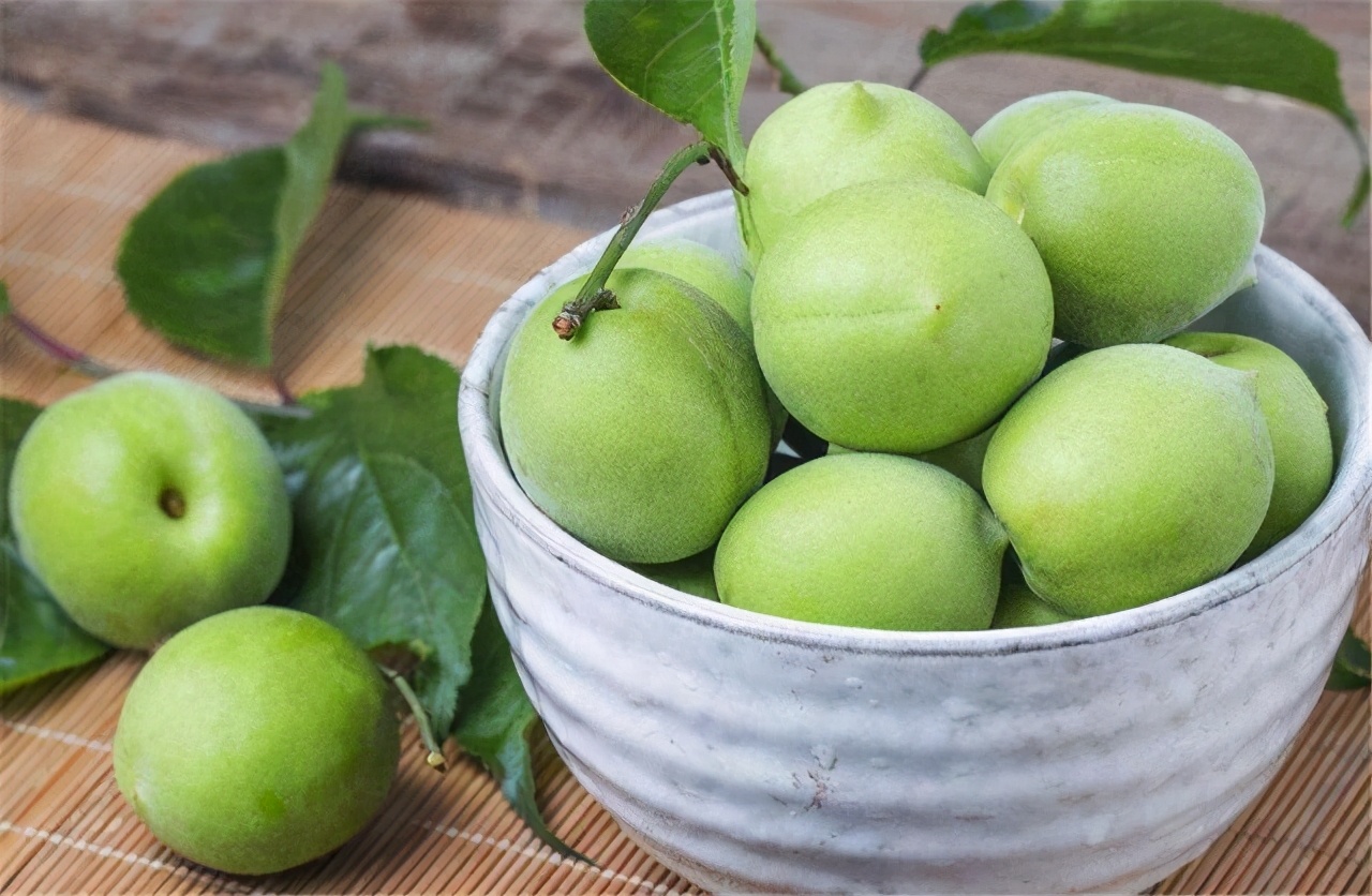 人体本身是十分的有好处,在自己可以接受的程度下,多吃天然的酸味水果