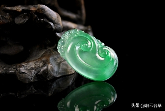 翡翠颜色，翡翠颜色丰富，我们该如何挑选各种颜色的翡翠？