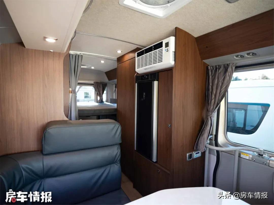 新款丰田考斯特房车，4.0L动力足，大沙发特舒服行李箱能住人