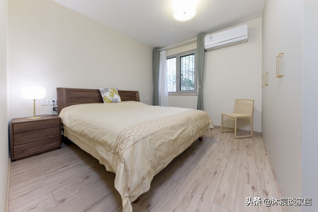 她家不做吊顶也不做背景，不断给空间“减负”，真是越简单越好看