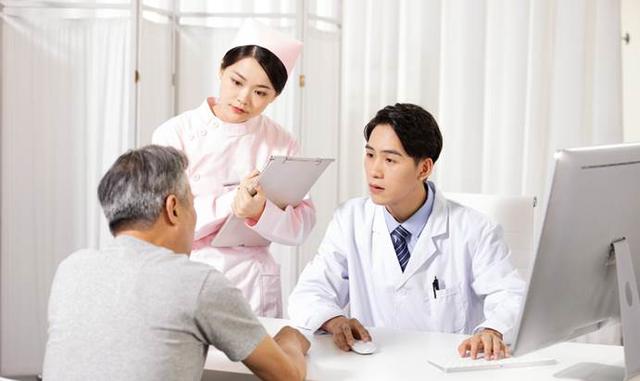 二本院校的“医学生”，毕业后都到哪里高就？多半做这几种工作