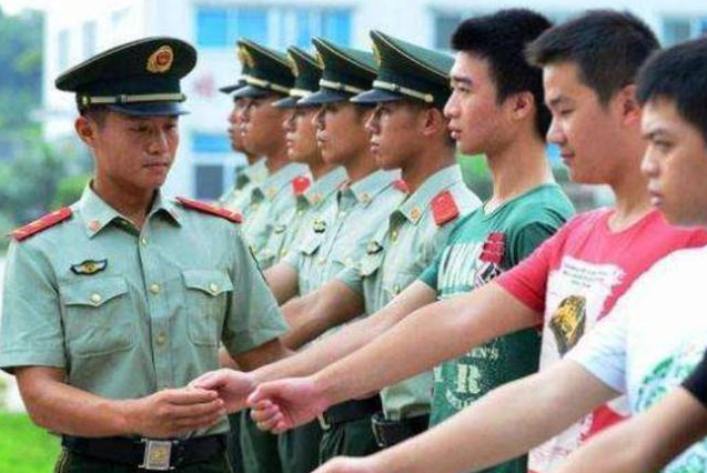 录取分数不高的4所军校，考上后前途无量，毕业后还能拿到铁饭碗