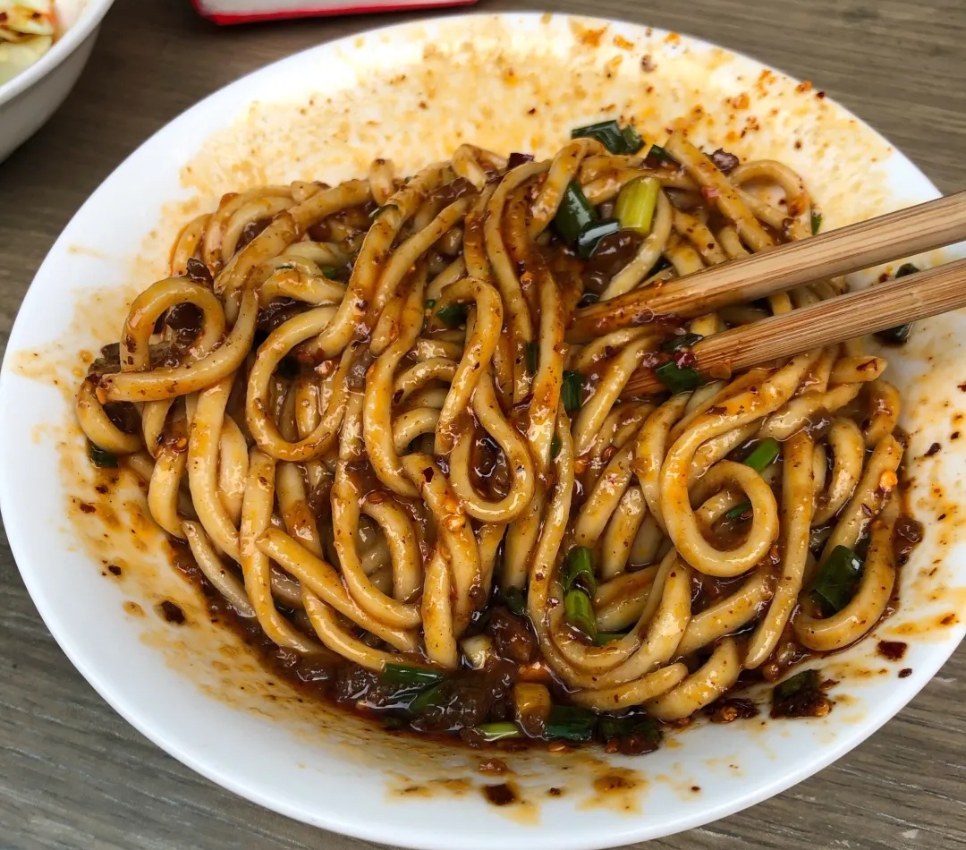 吃过请举手！成都这家老面馆，传承的不只是味道！脆绍面真的香