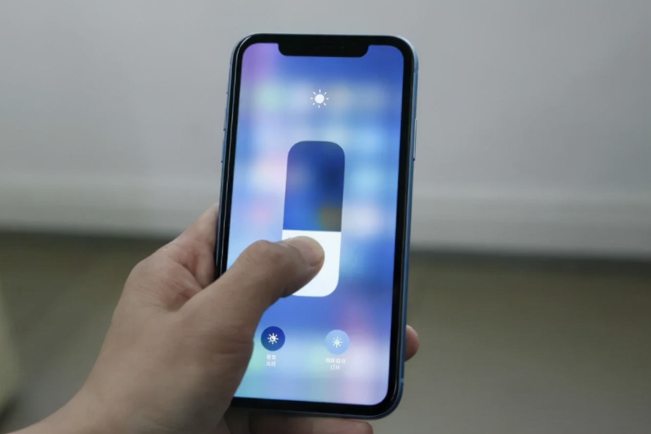 2021手机屏幕选LCD还是OLED？牢记这3点，不懂行也不怕被坑