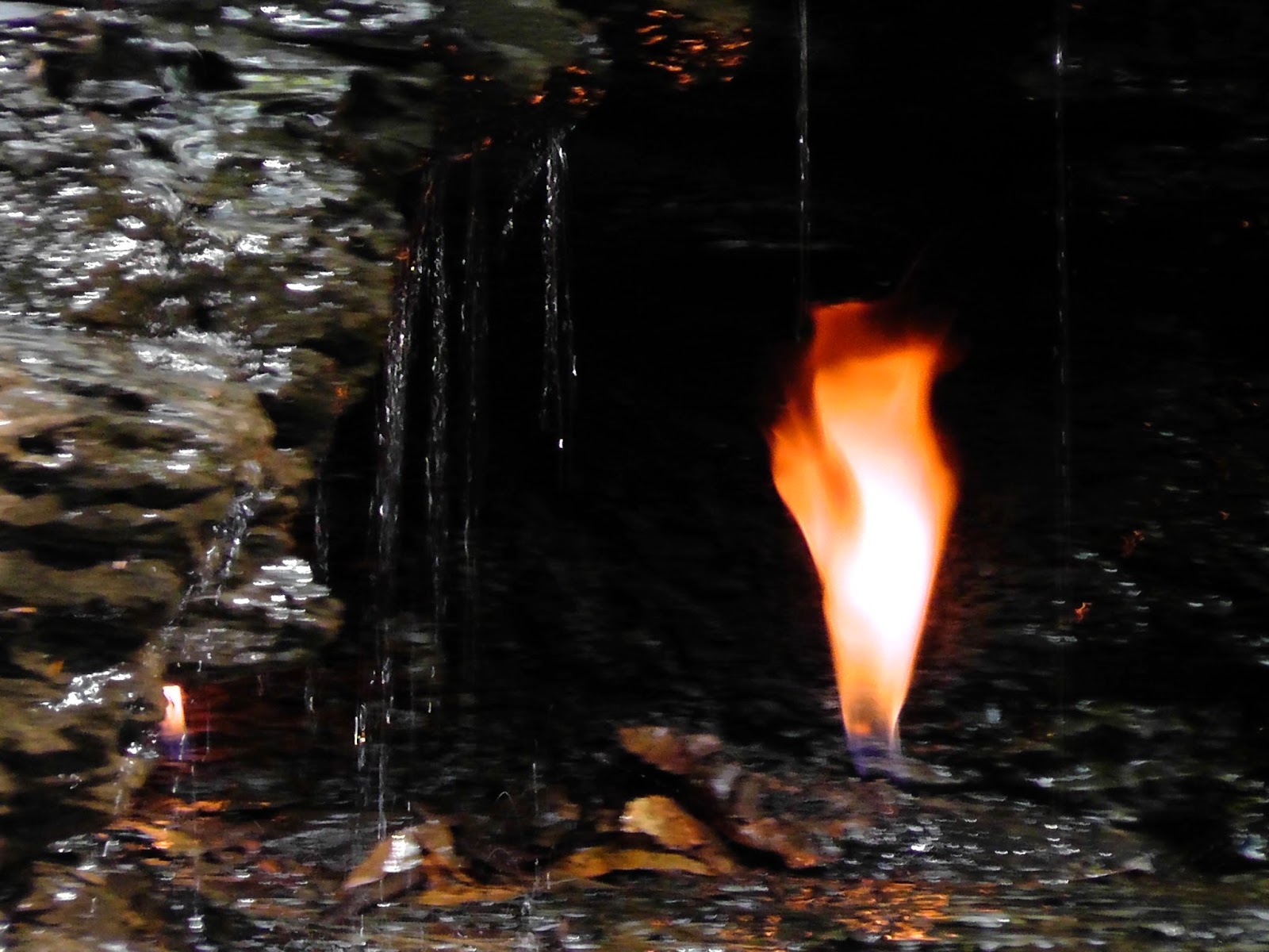 水火也相容的烽火！神秘的境界永远的火之瀑布