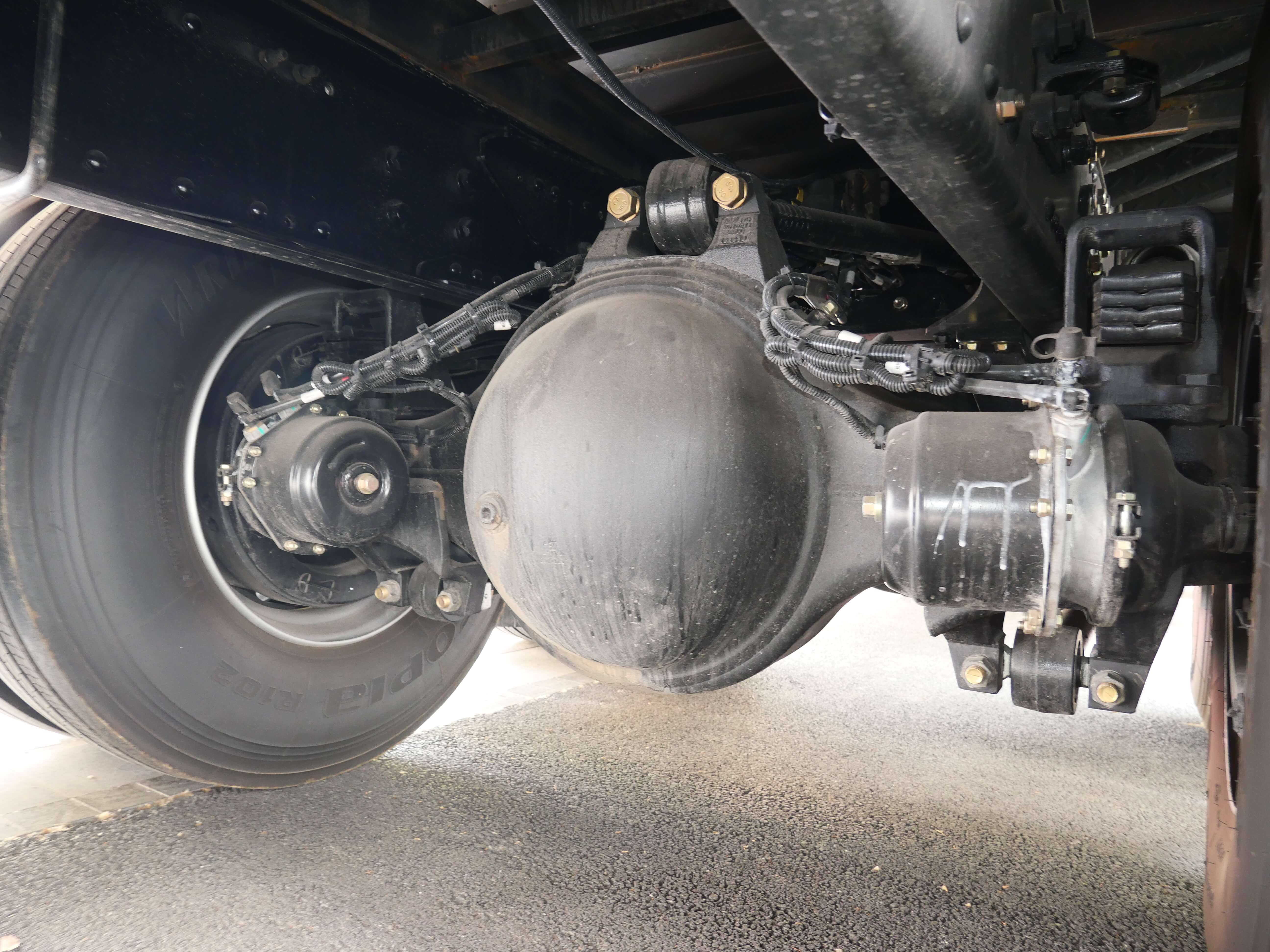 j7牵引车内饰图片(解放j6p升级为平地板和解放j7有啥区别) - 赤虎壹号