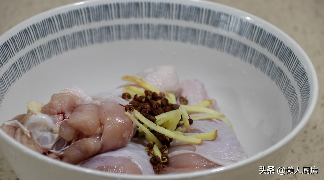 入冬后，吃牛肉羊肉不如吃鸡腿，碰到这个做法不容易，原汁原味