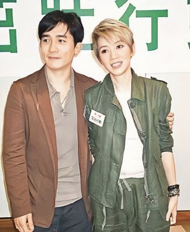 梅艳芳罕见照：从4岁到40岁，34张照片看尽“女人花”短暂的一生