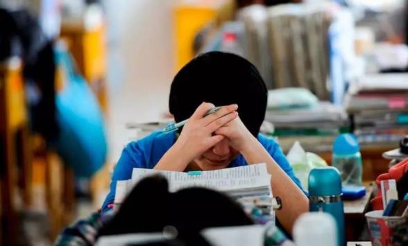 快高考了妈妈给我发泄（高考考生考前焦虑）