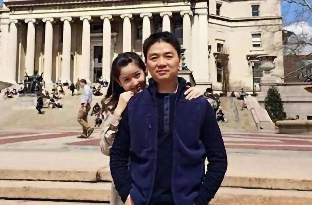 刘强东事件第3年，奶茶妹妹章泽天的机智，让人瞠目结舌