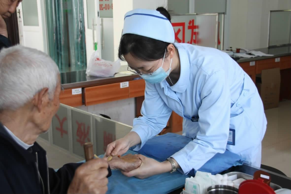 重庆有一所“医专学校”，录取分数比“本科”还高，这是为什么？