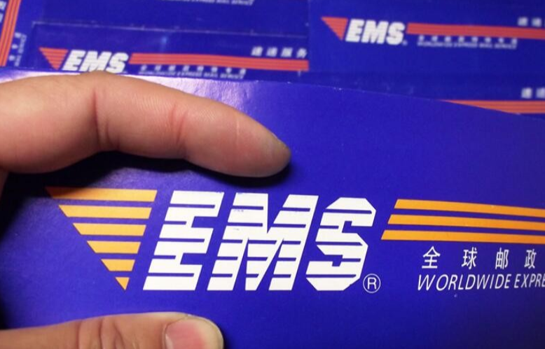为啥大学录取通知书都用EMS快递？别的快递咋没资格？缘由很暖心