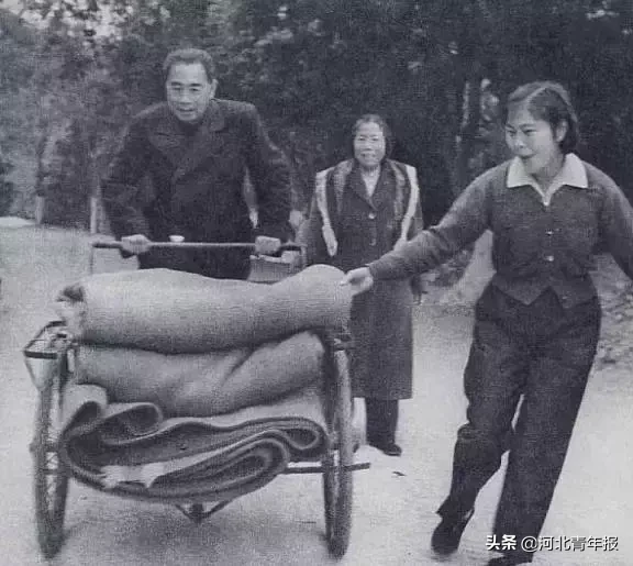 周总理逝世43周年，重温他与妻74封情书，他们的情话让人泪流满面