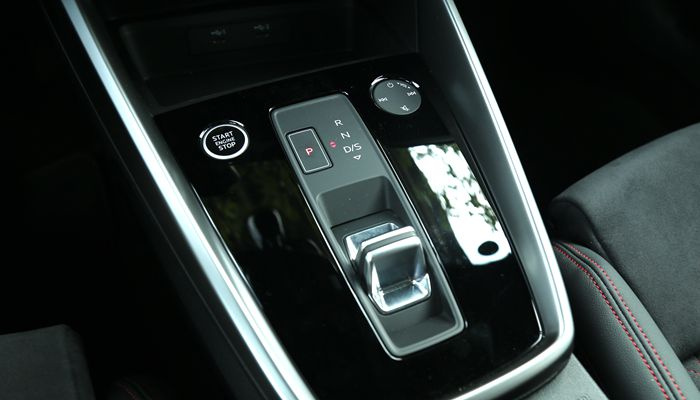 奔驰A级/宝马1系/奥迪A3，谁是年轻人的第一辆豪车？