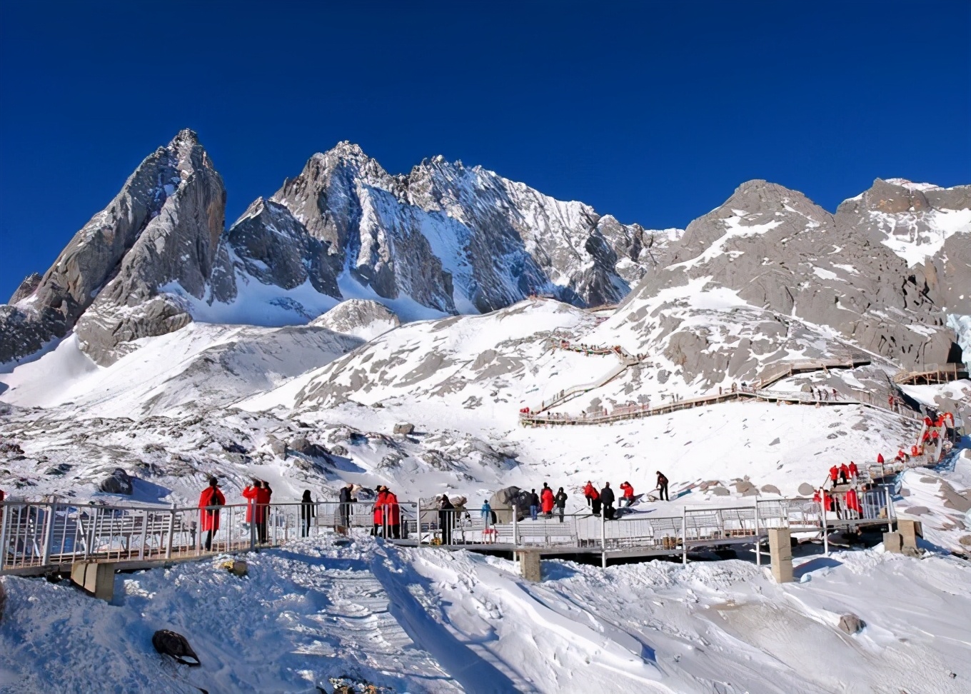 西双版纳天气12月份游玩穿什么衣服（云南旅游穿衣攻略）