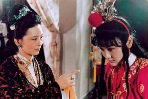 贾宝玉身边的小江湖，美少女丫鬟斗得比婆子更狠！她们已失去天真