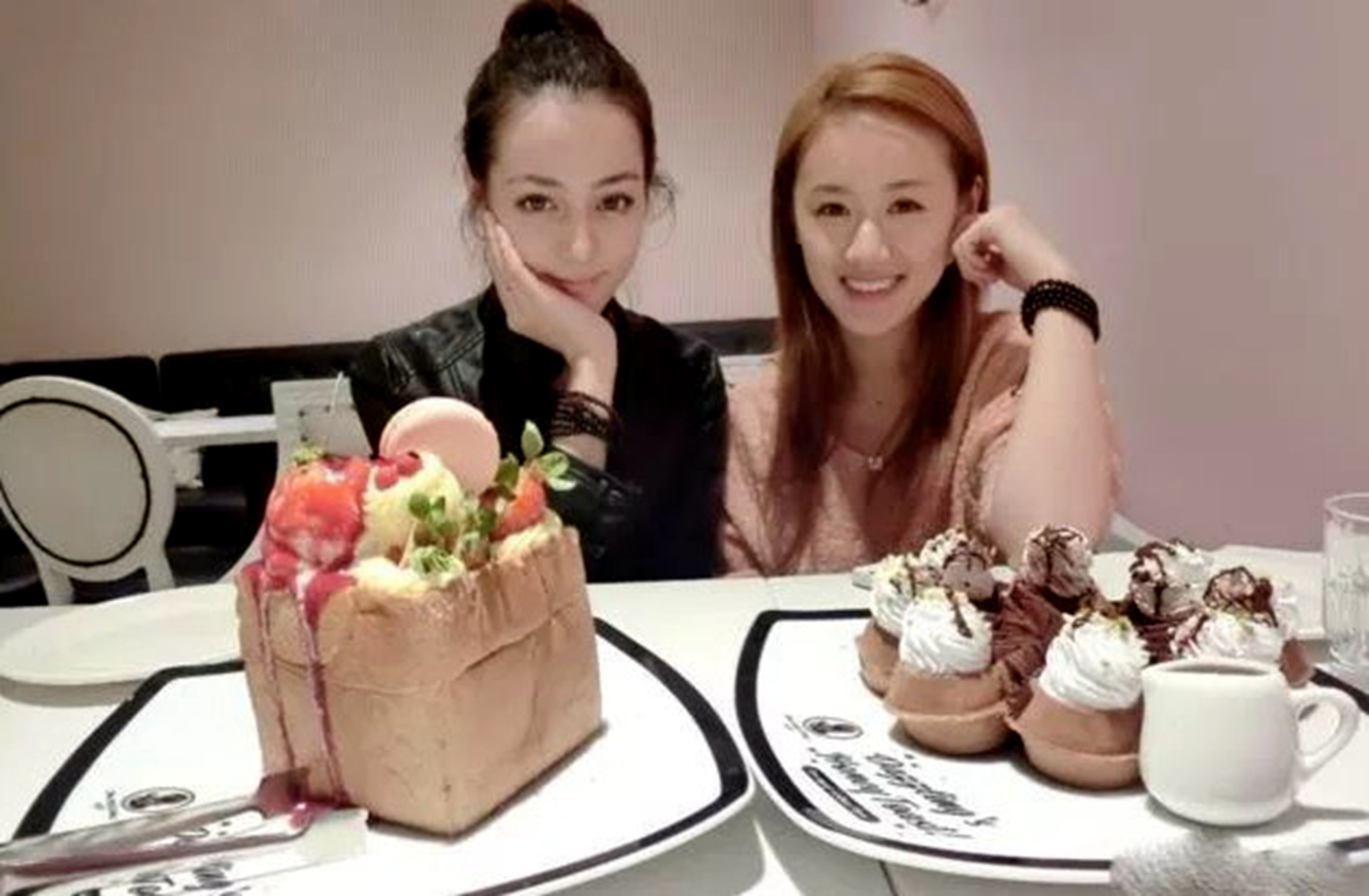 “7300万粉丝灰姑娘”迪丽热巴的“饭圈”专宠史