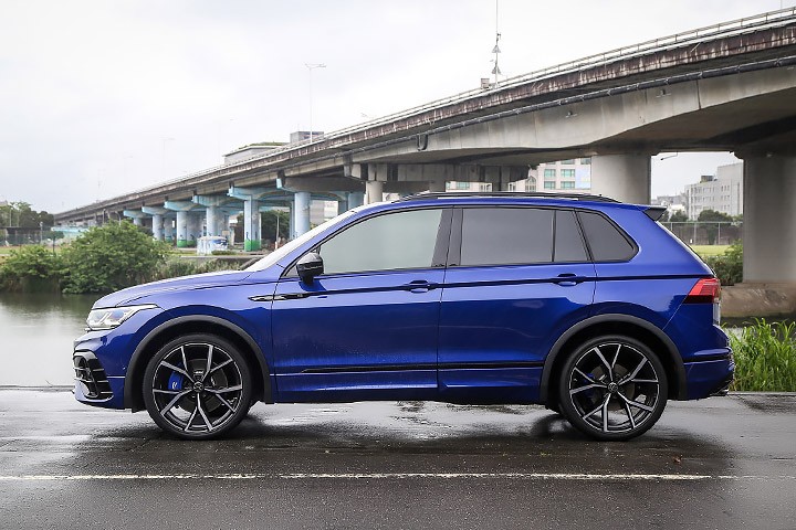 不玩电，320匹的SUV有多带劲？试驾大众Tiguan R