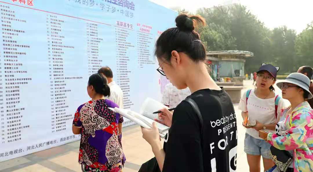 高考成绩663分，数学获得满分，英语只有78分，网友：复读