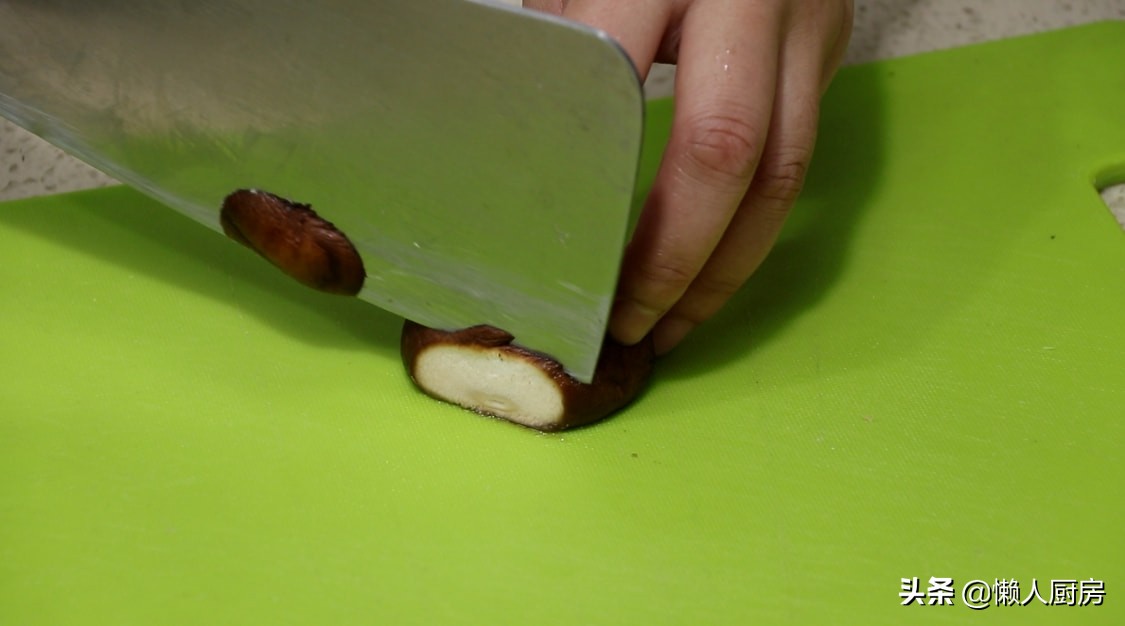 入冬后，吃牛肉羊肉不如吃鸡腿，碰到这个做法不容易，原汁原味