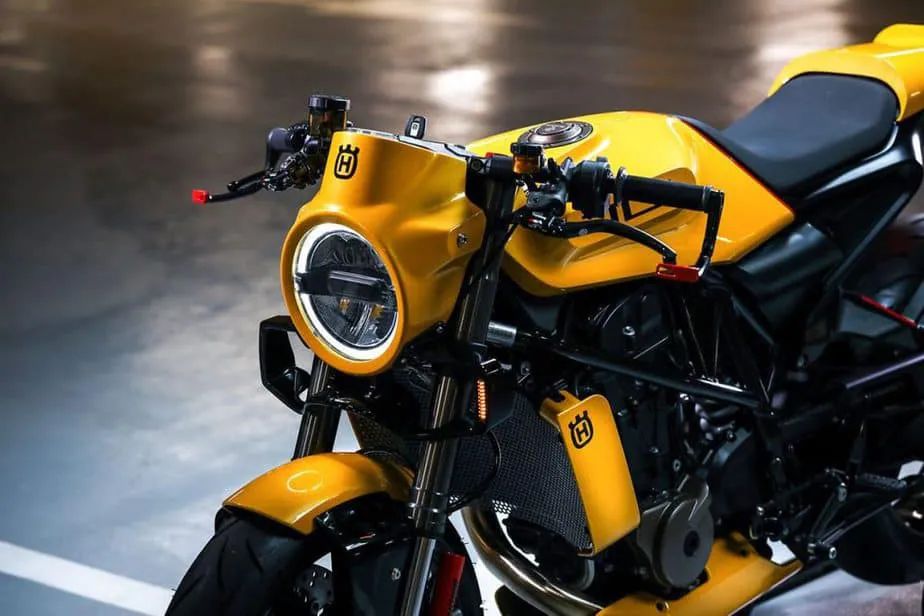 改装鉴赏 </p><p>　　“白箭”变“黄箭”，Vitpilen 701 Cafe Racer