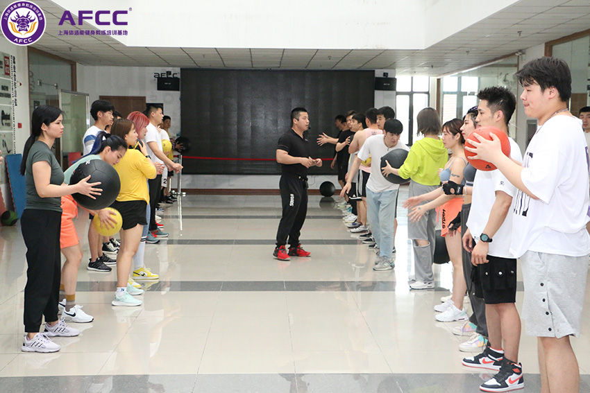 成都健身学校学费多少大概需要多少呢？