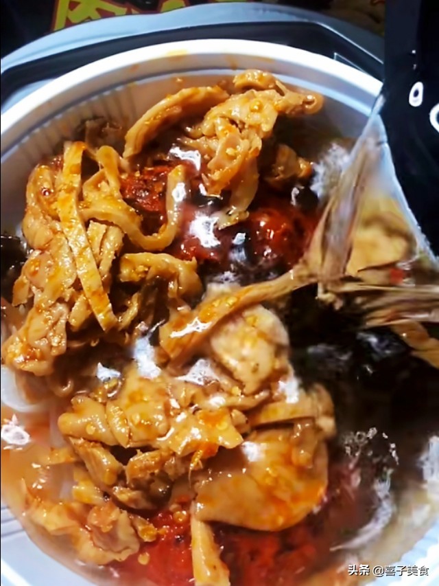 大厨告诉你自热方便火锅的原理，他的正确吃法
