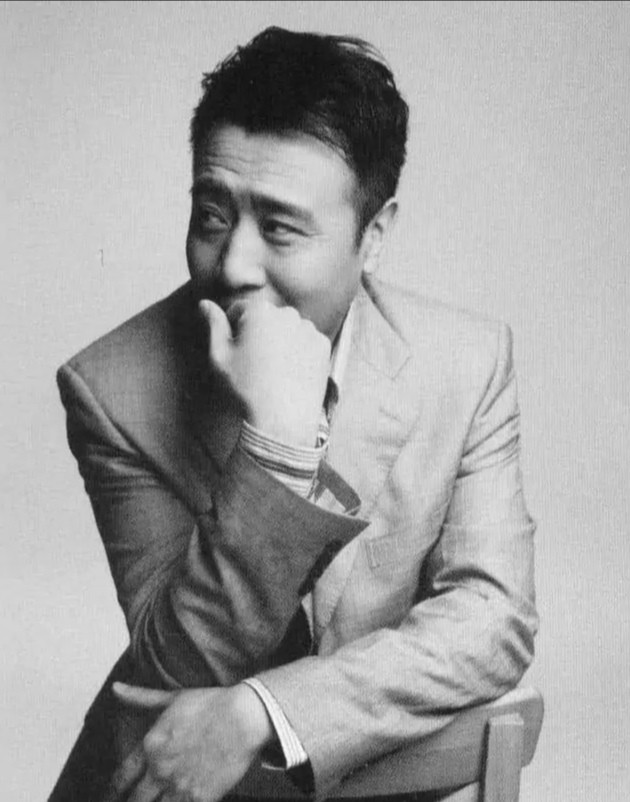 “大器晚成”于和伟的成名往事，有八个哥哥姐姐，吃姐姐奶水长大