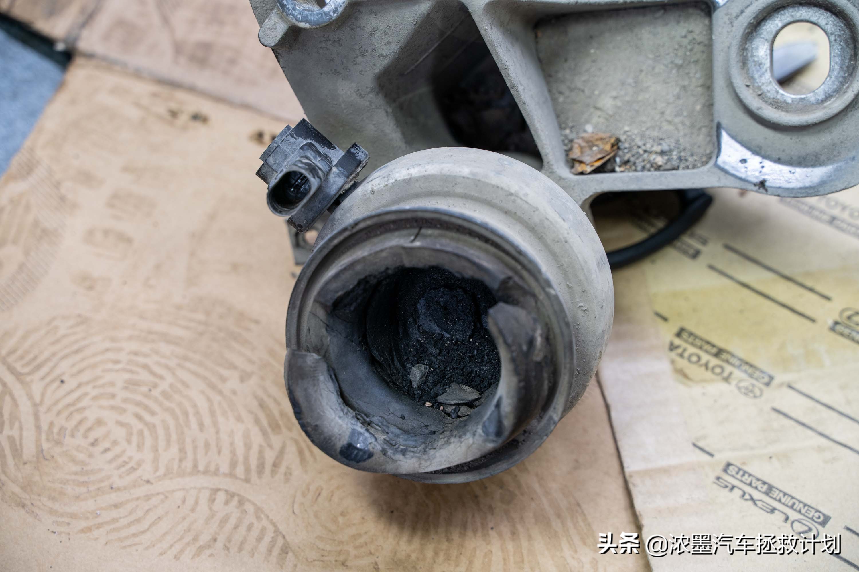「迟暮英雄」整修一台十多年前的奥迪A6发动机，治理烧油烧水
