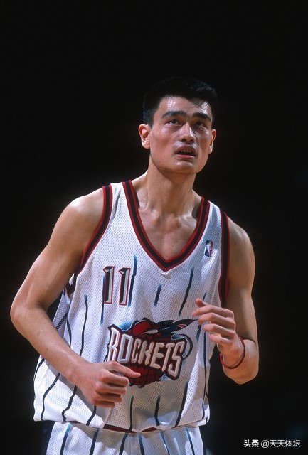 姚明为什么有能力打nba(姚明在NBA成功的原因是什么？实力的背后还隐藏着这股强大力量)