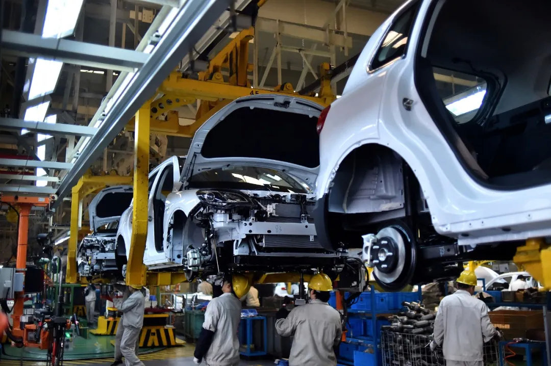 一会做工人，一会送外卖，职业教育没能帮到这群人