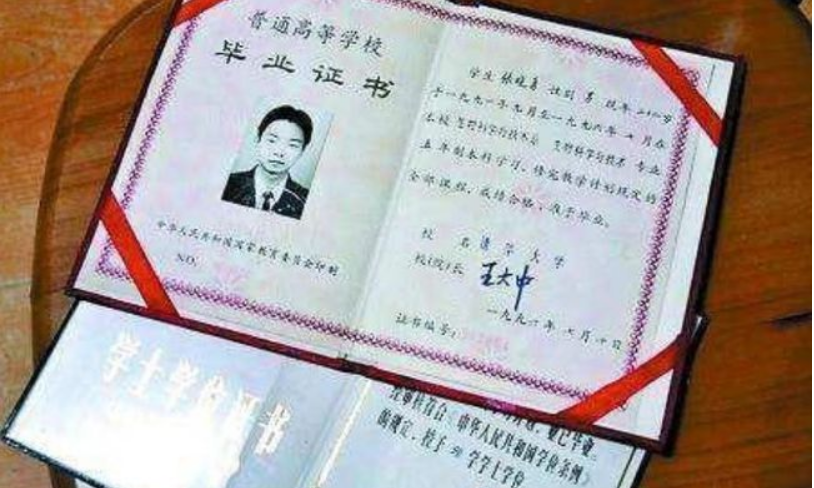91年长沙高考状元张晓勇，清华毕业选择当保安，是无能还是无奈？