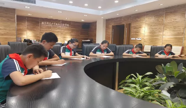 揭秘风能发电，走进“会发电的房子”……首届“低碳小达人”探访研学活动结课！