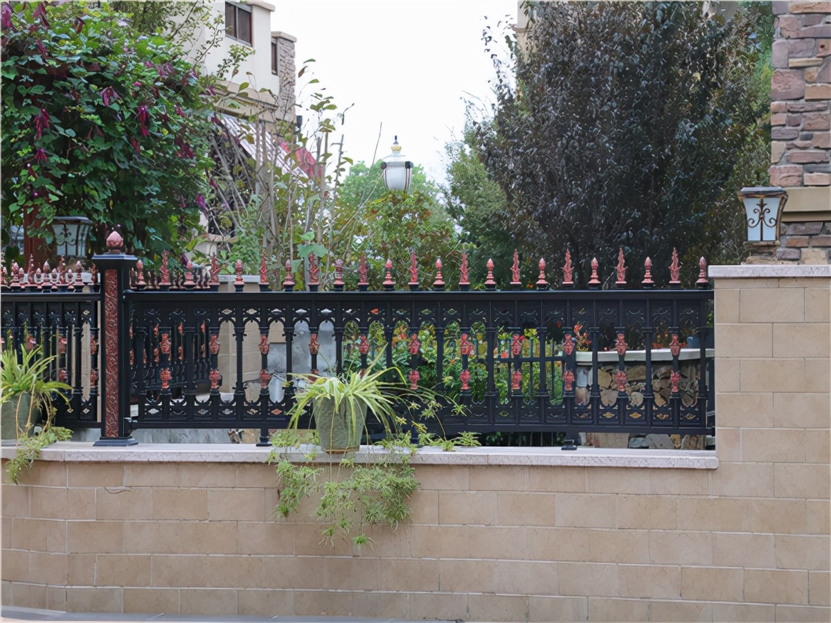 鋁藝圍墻庭院護欄的維護工作可以從哪些方面入手呢？