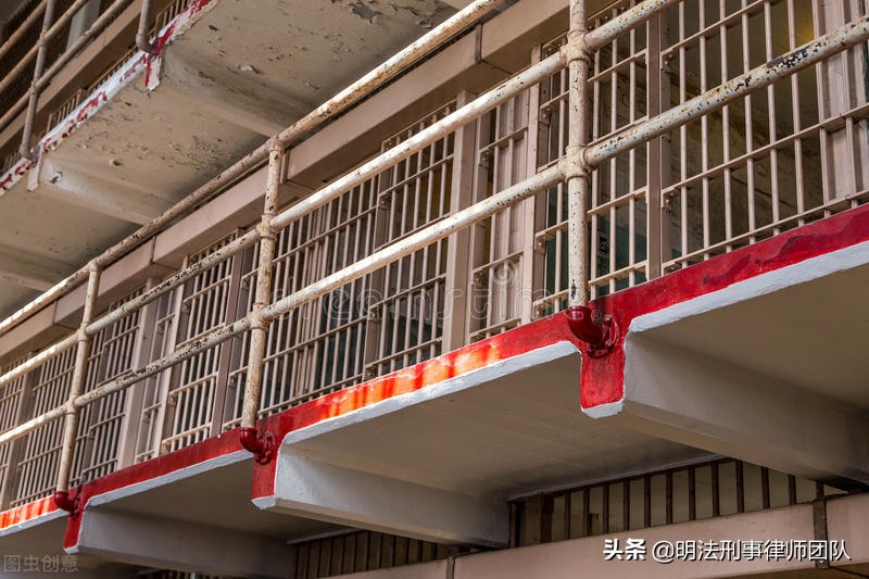 挪用特定款物罪,